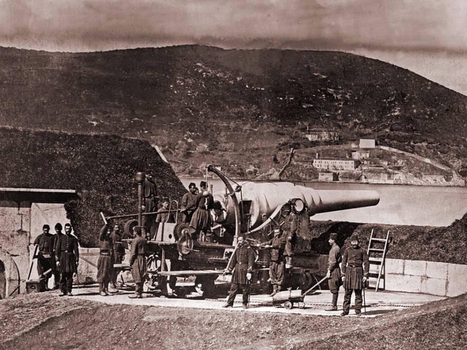 <p>Boğaz'da top atışı yapmaya hazır Türk Askerler</p>

<p> </p>
