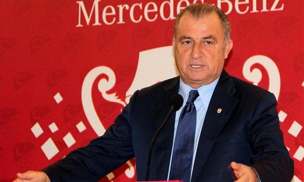 <p>TFF'YE FATURASI 7.6 MİLYON EURO<br />
<br />
Terim'in feshi halinde tecrübeli teknik adama sadece 1.450 bin euro tazminat bedeli çıkarkan bu sözleşmeye göre federasyonun tek taraflı feshi halinde çok daha yüklü bir tazminat öngörülmüş. Buna göre örneğin Terim'in sözleşmesi bugünlerde sona erdirilmesi halinde tecrübeli teknik adam yıllık 3.5 milyon euroluk bu anlaşma gereği geri kalan 26 aylık (aylık 261 bin euro) ücreti ödenecek. Bu da TFF'ye yaklaşık 7.6 milyon euroya patlayacak.</p>