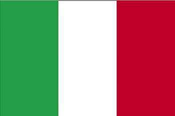 İtalya/ Şu anda kullanılan dikey yeşil beyaz ve kırmızı renkleri ilk olarak Napolyon tasarlamıştır.Yeşil renk, Napolyon`un en sevdiği renkmiş. hatta derler ki, o yillardaki lombarda lejyonu`nun renkleriymis bunlar.. 1796`da bu renkler yatay şeklindeymiş, 1798`de dikey hale getirilmişler, 1814 yilinda Napolyon`un çöküşü ile bu bayrak kullanılmamaya başlanmış olsa da 1861 senesinde yeni krallık ile birlikte tekrar kullanılmaya başlanmış.