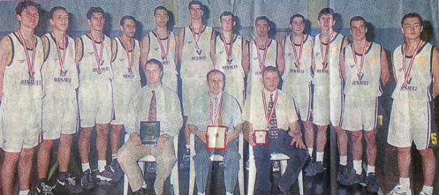 Basketbol için geç bir yaş olmasına karşın yetenekleriyle dikkat çeken Okur, kısa sürede kendine A Takım’da yer buldu.