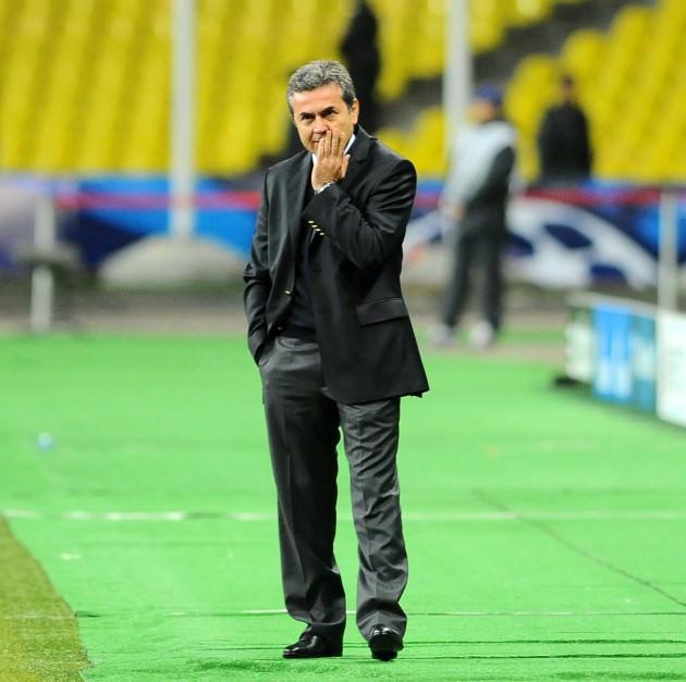 mam çok iyi hoca olmayabilir ama bu şekilde aykut hocaya muamele gösterilmesini bir fenerbahçeli olarak ben bile kaldıramıyorum.....