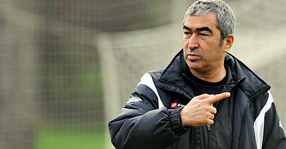 SAMET AYBABA: Beşiktaş ile ismi hep gündeme gelen ve özellikle Levent Erdoğan ile Seyit Ateş'in takımın başına geçmesi yönünde görüş belirttiği Samet Aybaba'ya yönetimden diğer isimler sıcak bakmadı. Samet Aybaba iddiaları halen sıcaklığını koruyor.