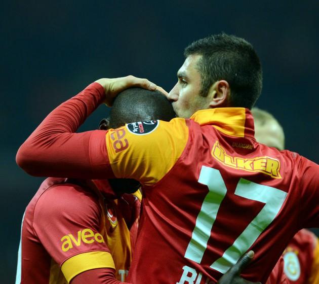 Galatasaray'ın Antalyaspor'u 2-0 yendiği maçta Sabri Sarığolu'nun gösterdiği performans için sosyal medyada ilginç yorumlar yapıldı... 