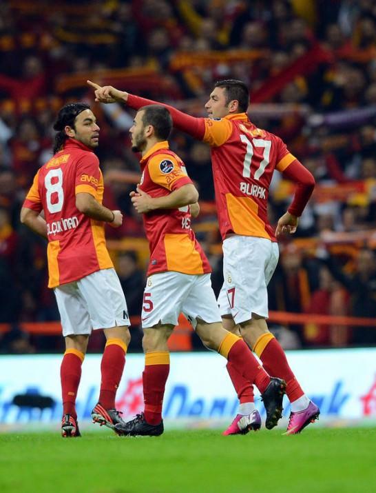 Antalyaspor maçında kaleyi tutturan Sabri Sarıoğlu, doping şüphesiyle PFDK'ya sevkedildi.))