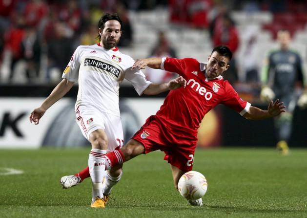<p>İkinci turda Bayer Leverkusen ile eşleşen Portekiz temsilcisi, deplasmanda tek golle kazandığı maçın ardından, sahasında da 2-1 galip gelerek adını üçüncü tura yazdırdı.</p>