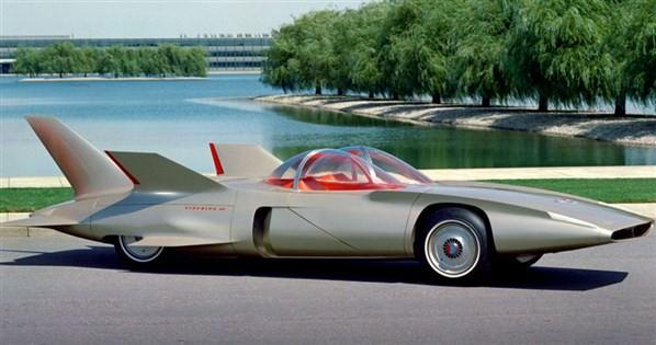Ateş Kamyonu:1958 yılında tamamlanan üçüncü gaz türbünlü prototip GM konseptiyle üretildi. Ateş Kuşunun(General Motors Firebird lll) stili için savaş jetlerinden ilham alındı. Direksiyon, fren ve gaz pedalları yerine tek vardiyada kontrol sistemi vardı. GM'in ayrıca gaz türbinünün yerine piston motoru koymayı düşünmesi hayli şaşırtıcı.