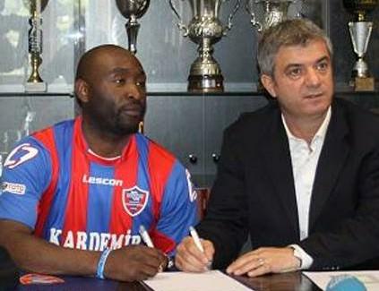 Lomana LuaLua Blackpool'dan Karabukspor'a