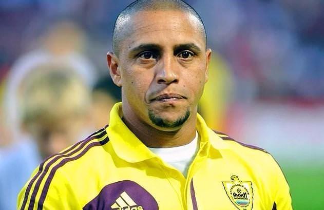 <p><strong>ROBERTO CARLOS</strong></p>

<p>Brezilyalı efsane sol bek, maça çıkmadan önce formasının alt kısmını kesiyormuş.</p>
