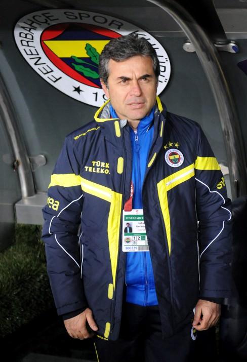 SON DAKİKA: Aykut Kocaman İstifa Etti. Güvenlik güçleri Selçuk Şahin'i boğaz köprüsünün korkuluklarından indirmeye çalışıyo.