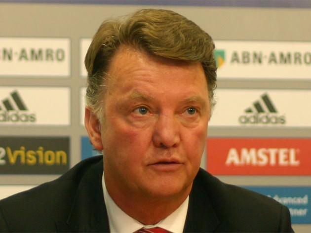 LUIS VAN GAAL: Deneyimli çalıştırıcının Beşiktaş'ın başına geçeceğine dair iddialara yönetimden herhangi bir yanıt gelmedi. Sert yapısı ve disiplinden taviz vermez tarzı ile dikkat çeken Van Gaal taraftarların disiplin sorunu yaşayan Beşiktaş'ta sıcak baktığı isimlerden biriydi.