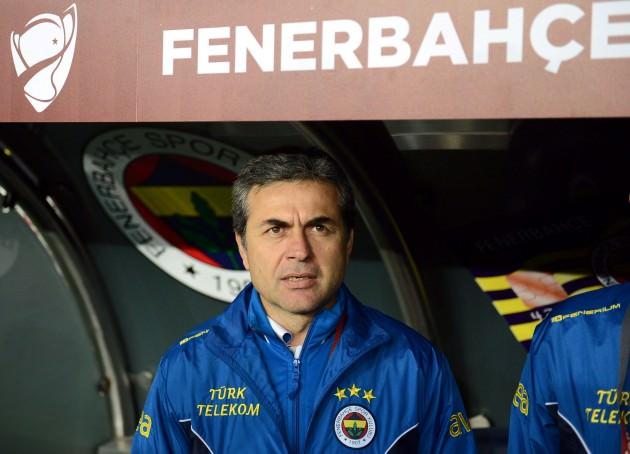 Aykut Kocaman istifasinin arkasinda durmalidir. Fenerbahce en zor doneminde teknik direktorluk yapmis hocasini minnetle ve onurla anacaktir.