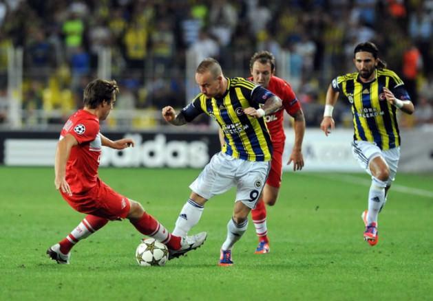Koskocaman Fenerbahçe Kulübü Aykut'un Alex inadı yüzünden elendiği için yazıklar olsun....