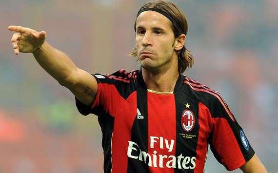 ALTERNATİF HAZIR LUCA ANTONINI İtalya'nın en çok okunan gazetelerinin başında gelen Gazetta Dello Sport, Galatasaray'ın Milan'ın sol beki Luca Antonini ile ilgilendiğini yazdı (FOTOMAÇ)