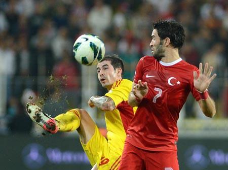 @azek , 2 ekim 2012 Türkiye-Romanya maçında yediği golde kaleden o kadar çok açılmış ki Söğütlüçeşme metrobüs durağında karşılaştık kendisiyle.