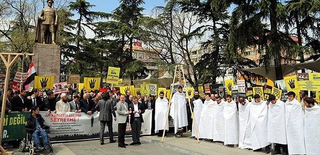 <p>Mısır'da darbe karşıtı 528 kişiye idam cezası verilmesi tüm yurtta protesto edildi ve edilmeye devam ediyor. <span>üm illerdeki AK Parti Gençlik Kolları temsili idam protestolarıyla yaşananlara dikkat çekiyor.</span></p>