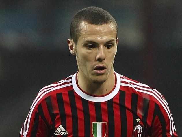 MESBAH İDDİASI İtalyan basınında Milan’ın Cezayirli sol beki Djamel Mesbah ile Galatasaray’ın ilgilendiği iddia edildi. (AMK)