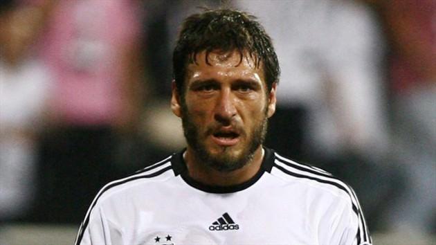 "EGEMEN BİZDE KALACAK"-Beşiktaş Yöneticisi Ahmet Kavalcı, Fenerbahçe'nin kıskacında olan Egemen için "Mali durumumuz ortada, herkes özveride bulunmalı. Egemen ile de oturup konuşacağız. İnanıyoruz ki bu süreç tertemiz bir şekilde sonuçlanacak ve Egemen Beşiktaş forması giymeye devam edecek" dedi. (VATAN)