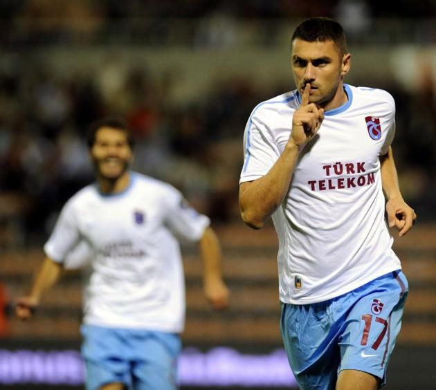 BURAK İTALYA YOLCUSU!-Milli golcü, menajerlerinin görüşmelerde ilerleme kaydedememesi üzerine Lazio ile bizzat görüşme kararaı aldı. Burak önümüzdeki günlerde Roma'ya gidecek. (FANATİK)