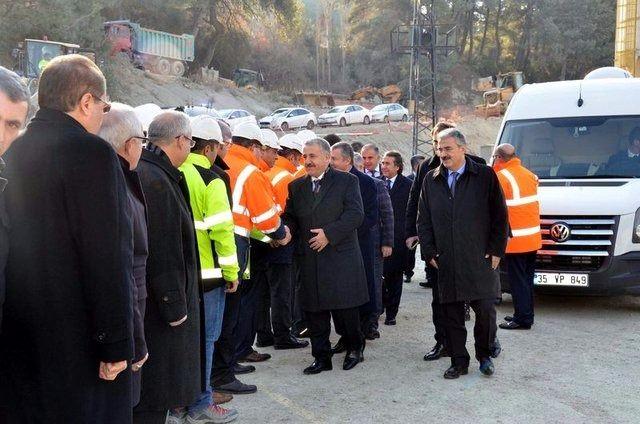 <p>İzmir ve Manisa için için de çok önemli olan Sabuncubeli Tüneli'nin ilerlemesini sıklıkla izlediğini ifade eden Bakan Ahmet Arslan;</p>

<p> </p>
