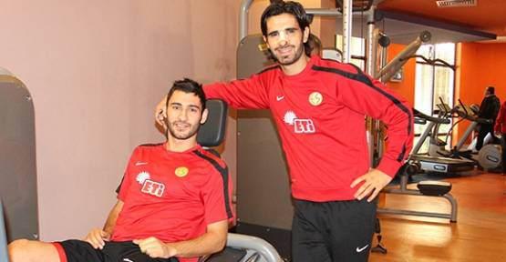 <p>Transfer yaptım sanarsın,borsaya bildirirsin tam geldi dersin,Fenerbahçe alır hevesin kaçar!</p>