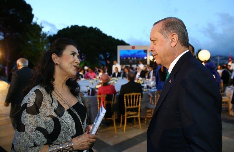 <p>Melihat Gülses</p>
