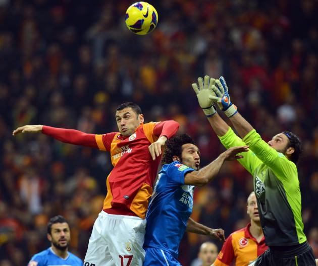 Sabri Sarıoğlu'nun, Wesley Sneijder ve Didier Drogba'nın takım kaptanı olduğu bir dünyada kim neyin imkansızlığından söz edebilir ki?