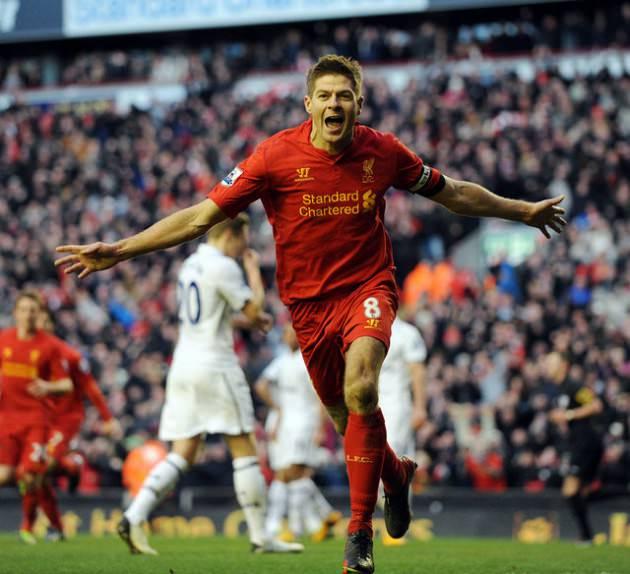 <p>Liverpool'un İspanyol kalecisi de Kuyt'ı arayarak kutladı.</p>