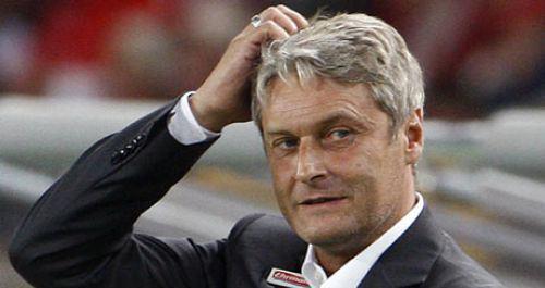 ARMİN VEH: İsmi Beşiktaş ile sadece gazete sayfalarında anılırken herhangi bir yönetici Veh ile görüştüklerini doğrulamadı. Stuttgart takımındaki kariyeriyle dikkat çeken Weh, Beşiktaş'ın yeniden yapılanmasına uygun adam olarak görülüyordu.