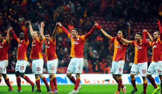 Sabri Sarioglu'nun Adamliginin dibi yoktur..Kullerinden dogmustur..Hep boyle oynasin canimizi yesin..