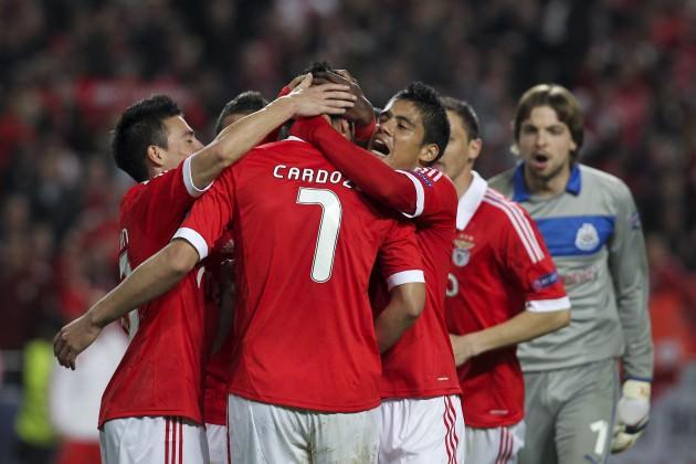<p>Fenerbahçe'nin Avrupa Ligi yarı finalindeki rakibi Benfica oldukça iyi bir sezon geçiriyor. Portekiz Ligi'nde yenilgisiz lider durumda bulunan kırmızı-beyazlılar, 2012-2013'te oynadığı 46 resmi maçta sadece sadece 2 kez kaybetti.</p>