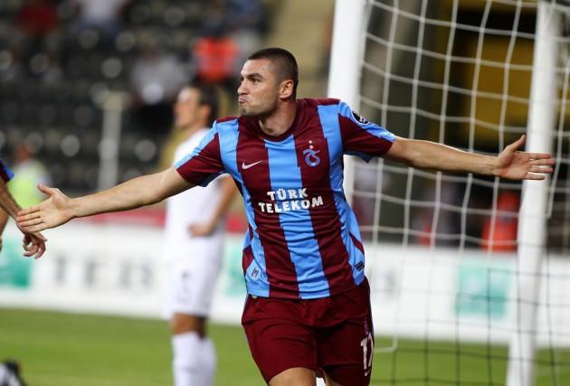 BURAK DA ATLETICO'YA!-Sözleşmesindeki "5 milyon euro getirirse serbest kalır" maddesiyle Lazio'nun gündemine gelen ama istediği ücreti alamayan Burak Yılmaz'a Arda ve Emre'nin takımı Atletico Madrid de talip oldu. (SABAH)