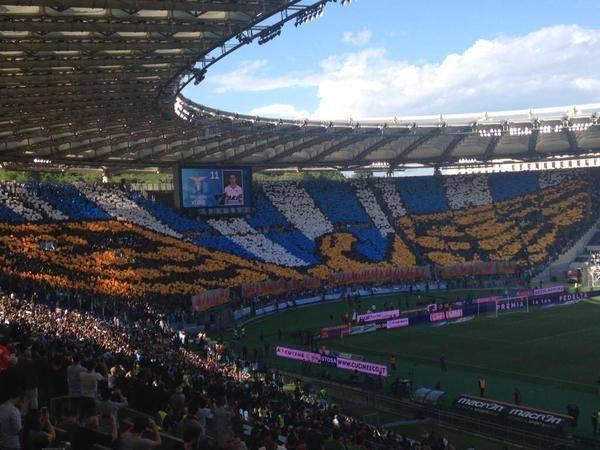 <p>Lazio taraftarları Roma maçına damga vuran bir koreografi yaptı.</p>
