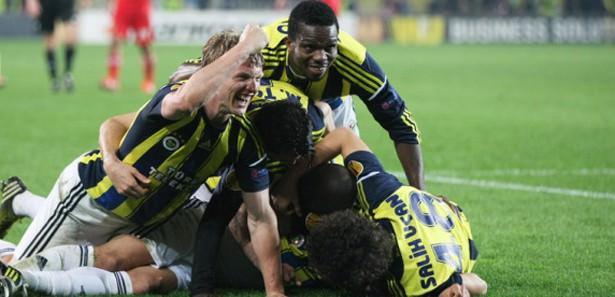 <div class="data">Fenerbahçe şu futbolu sezonun 15 -16 maçında oynasaydı 10 puan farkla şampiyondu şimdiye</div>