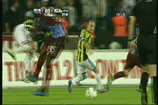 Zokora yar?n yan?na bir arkada??n? alarak bas?n toplant?s? düzenleyip "benim kas?klar?na vurdu?um arkada?lar?m da var" desin.Fatih Akar