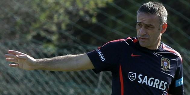 PAULO BENTO: Portekizlilerle son yıllarda hem menajer hem de futbolcu bazında sıkı bir şekilde çalışan Beşiktaş'ta menajer Mendes'in Portekiz Milli Takımı'nı çalıştıran Bento'yu Beşiktaş'a önerdiği iddia edilirken bu iddialar ciddiyet kazanmadı. Bento şu an Portekiz Milli Takımı'nın EURO 2012'de başarısı için mücadele ediyor.