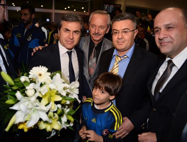 Aykut hoca gider, başkası gelir. Fenerbahçe'm her zaman en büyük olmaya devam edecektir. bunu unutmayın. 