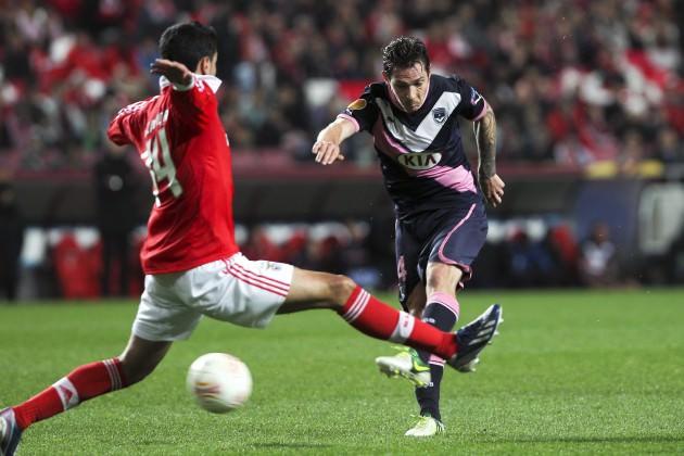 <p>Bu turda Fransa'dan Bordeaux ile karşılaşan Benfica, ilk maçta yine tek golle galip gelirken, deplasmanda bu kez 3-2 kazandı ve çeyrek finale yükseldi.</p>
