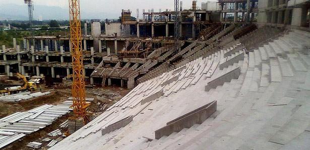 2011 yılında TOKİ tarafından yapımına başalanan Bursaspor'un yeni mekanı Timsah Arena yavaş yavaş yüzünü göstermeye başladı. İşte Bursaspor'un yeni stadının ilk görüntüleri...