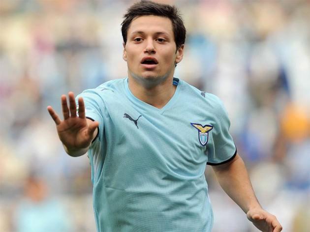 F.BAHÇE İLE ZARATE İÇİN ANLAŞTIK" La Stampa'ya konuşan Lazio Sportif Direktörü Igli Tare, "Fenerbahçeli yöneticilerle Zarate'nin transferi konusunda 9.5 milyon euro'ya anlaşmaya vardık" dedi. Fenerbahçe İdari Menajeri Hasan Çetinkaya, Zarate'yi ikna edebilmek için İtalya seferine çıkıyor.(FOTOMAÇ)