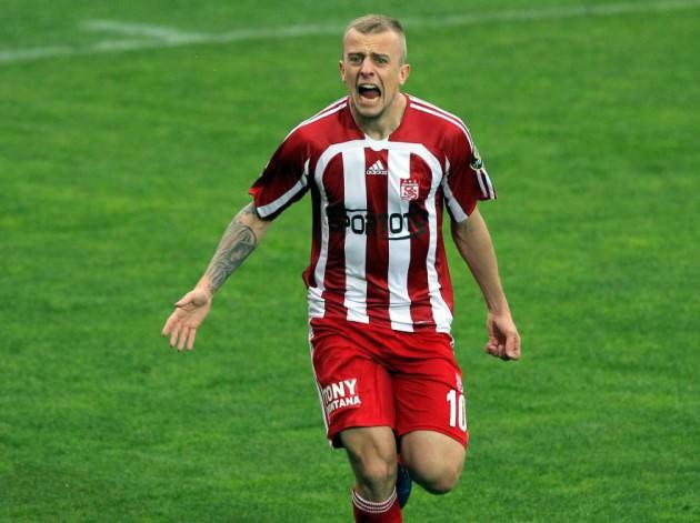 GROSICKI ÇIKMAZI Beşiktaş'ın peşinde olduğu Polonyalı yıldız için Sivasspor Başkanı Mecnun Otyakmaz, "Bu transfer zor görünüyor" diye konuştu. (Fotomaç)
