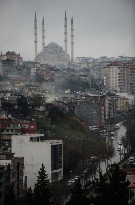 <p>Kesin bir rakam belirtilmemiş olmasına karşın caminin yapım maliyetinin 10 milyon TL'nin üzerinde olduğu tahmin ediliyor.</p>