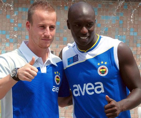 STOCH VE DİA DA AYRILIYOR-Dirk Kuyt transferi ile sezona hızlı giren Fenerbahçe Yönetimi, takıma kazandırılacak yeni isimlerin maliyetlerini, cazip teklifler alan Stoch ve Dia'yı elden çıkararak karşılamayı planladı. (Milliyet)