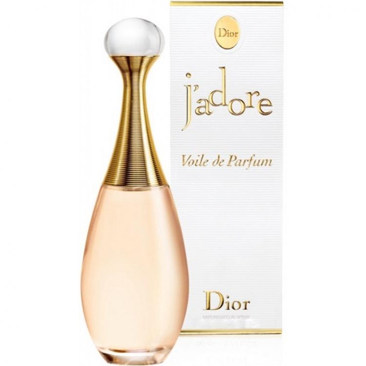 <p><strong>Christian Dior J'adore EDP</strong></p>

<p><strong>Tepe noktası:</strong> Bergamot, armut, şeftali, kavun, manolya, mandalina</p>

<p><strong>Kalp noktası:</strong> Frezya, orkide, yasemin, gül, zambak, menekşe</p>

<p><strong>Dip noktası:</strong> Böğürtlen, vanilya, misk, sedir</p>

<p>584 TL (100 ml)</p>
