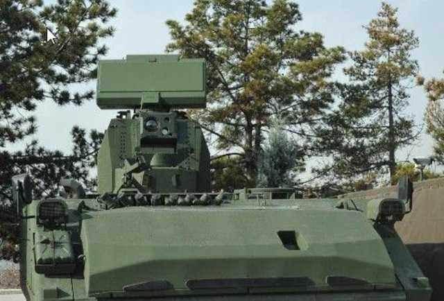 <p>Otomatik mühimmat besleme ve seçme</p>

<p>Üst komuta kontrol unsuru ile koordineli kullanım</p>

<p>Atış kontrol radarı ile otomatik hedef takibi</p>

<p>Elektro optik algılayıcılar ile hedef tespit ve takibi</p>

<p>Gelişmiş atış kontrol algoritmaları ile etkin hava savunma</p>
