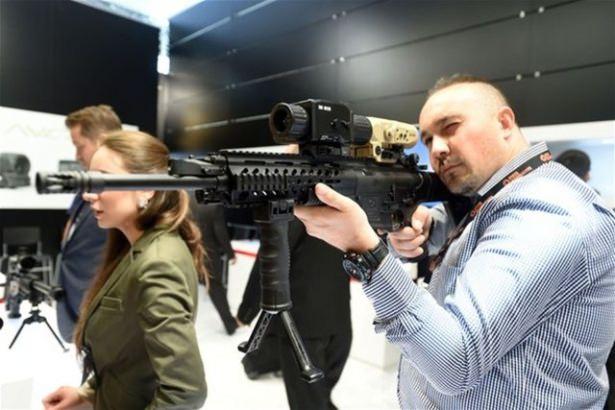 <p><strong>Türk üretimi keskin nişancı dürbünü</strong><br />
Türk firması 3E EOS, Türkiye’nin dışarıdan aldığı keskin nişancı dürbünü ve termal dürbünü yerli olarak üretti.</p>
