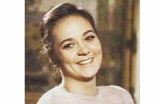 <p>70’ler deyince aklımıza gelen iyi filmlerin çoğunda o var; Aşk Dediğin Laf değildir, Şabanoğlu Şaban, Hababam Sınıfı Tatilde, Gülen Gözler, Cennetin Çocukları, Erkek Güzeli Sefil Bilo, Yol…</p>

<p> </p>
