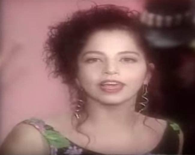 <p><strong>1992 yılında Sertap Erener'in 'Sakin Ol'' klibi</strong></p>