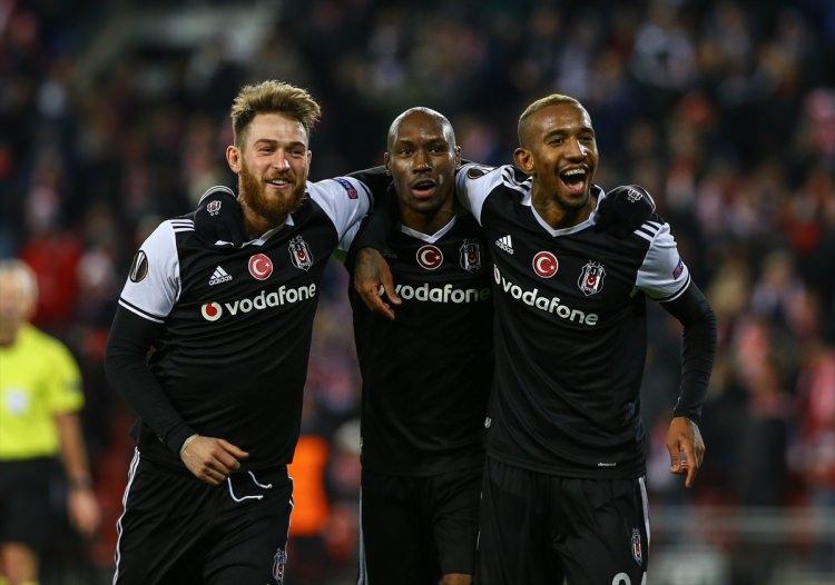 <p>Sol Kanat: Ömer Şişmanoğlu</p>
