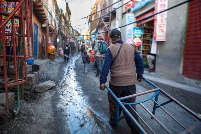 <p>2 bin 500-5 bin 300 metre arasındaki irtifalarda kandaki oksijen doygunluk oranı yüzde 90’nın altına düşer ve vücudun yüksek irtifaya uyum sağlayabilmesi için vücut fonksiyonlarında bazı değişiklikler ortaya çıkmaya başlar.</p>

<p> </p>
