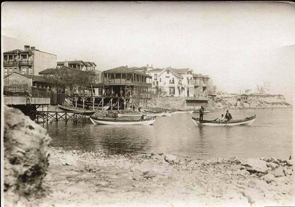 <p>İstanbul'un birbirinden eski tarihi fotoğraflarını ilk kez göreceksiniz. Fotoğraflar twitter'dan @hayalleme adresinden derlenmiştir.<br />
<br />
1926 öncesi. Sakızağac</p>
